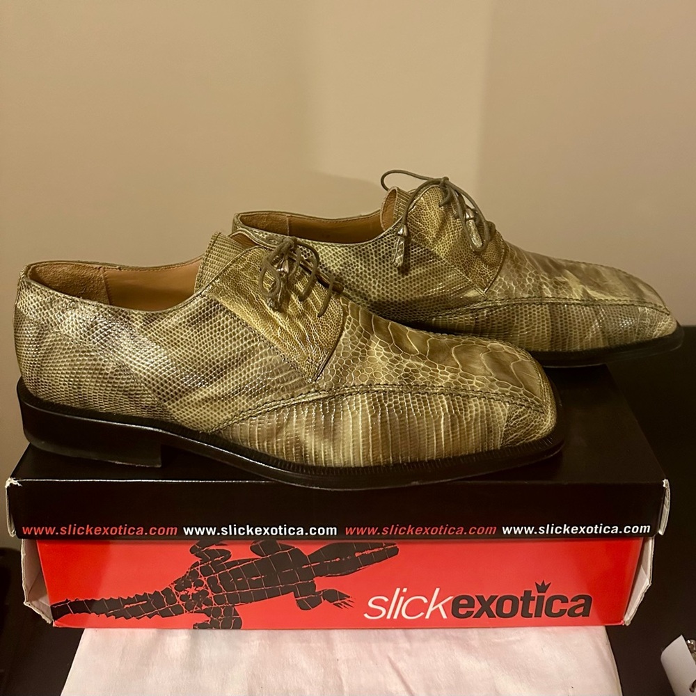 Genuine Ostrich Lizard Oxfords with Lace-Up Closure and Rounded Toe